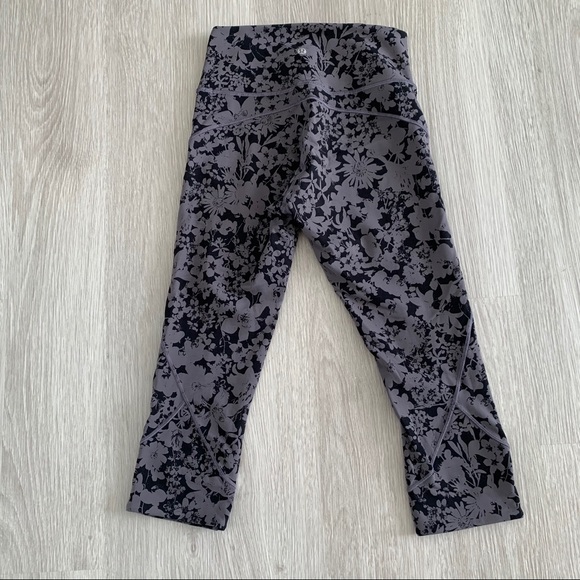 Lululemon Black & Grey Flower Print Capri Leggings - Picture 2 of 4
